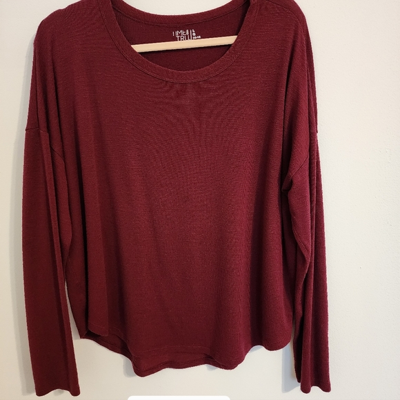 Women's Tops - Picture 6 of 15